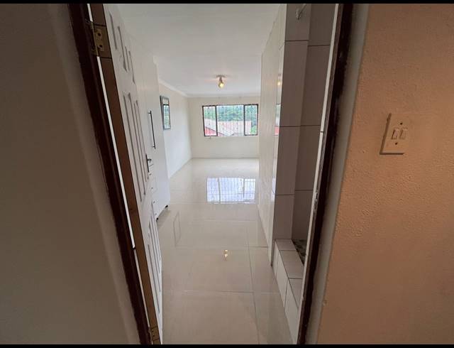 3 BEDROOM FLAT TO LET IN CARRINGTON HEIGHTS